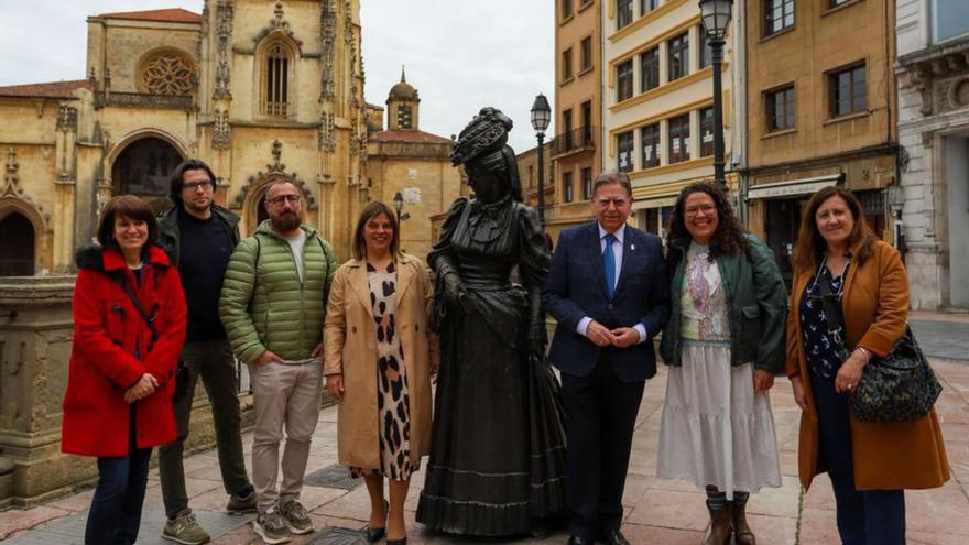 Una expedición de periodistas  de turismo para vender Oviedo