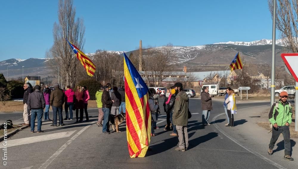 Concentració a la rotonda Comtat de Cerdanya