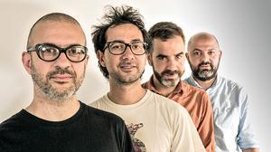 El grup de música electrònica interpreta ’Tot és ara’