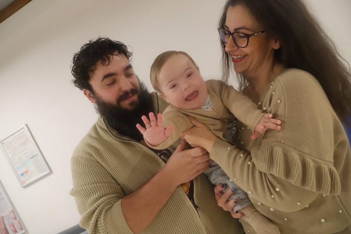 Antonio, con sus padres.