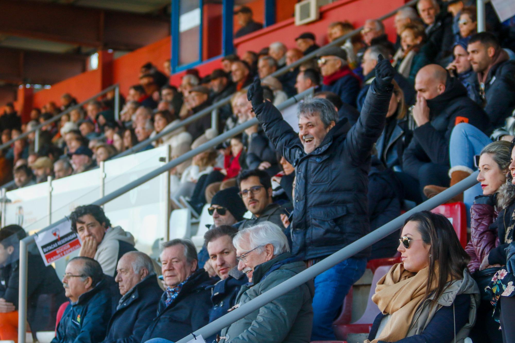 Las mejores imágenes del Arosa-Fabril con las gradas de A Lomba a rebosar