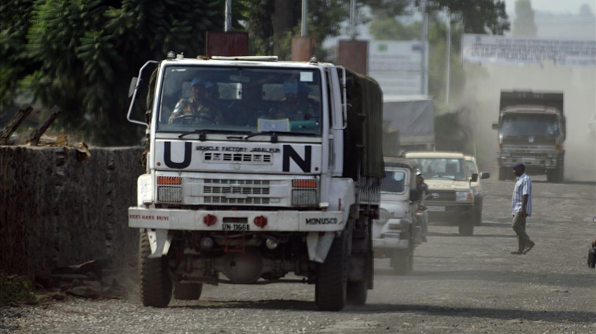 jjubierre41240931 2011 un camion  de soldados cascos azules de la onu en las c171208164047