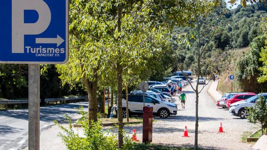 Aparcament del Coll d&#039;Estenalles, al parc de Sant Llorenç del Munt