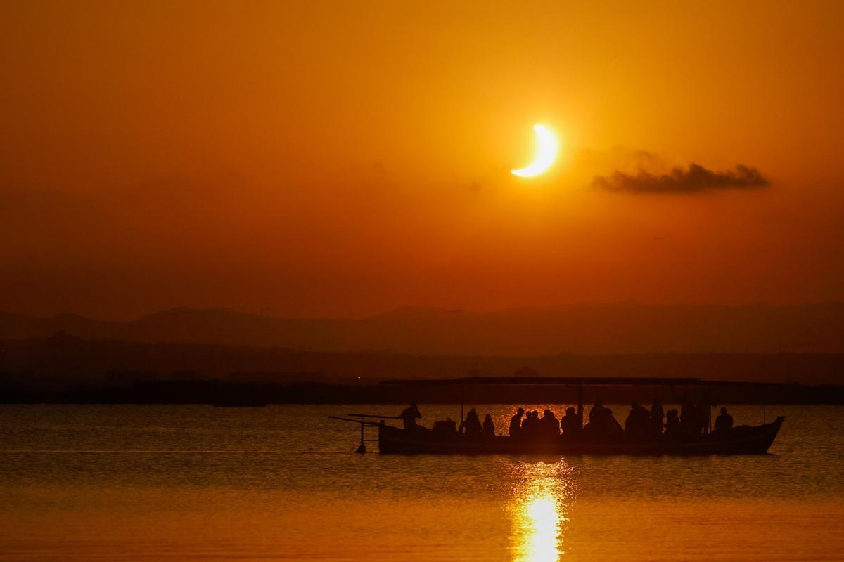 Así ha sido el eclipse de sol total en la Comunitat Valenciana