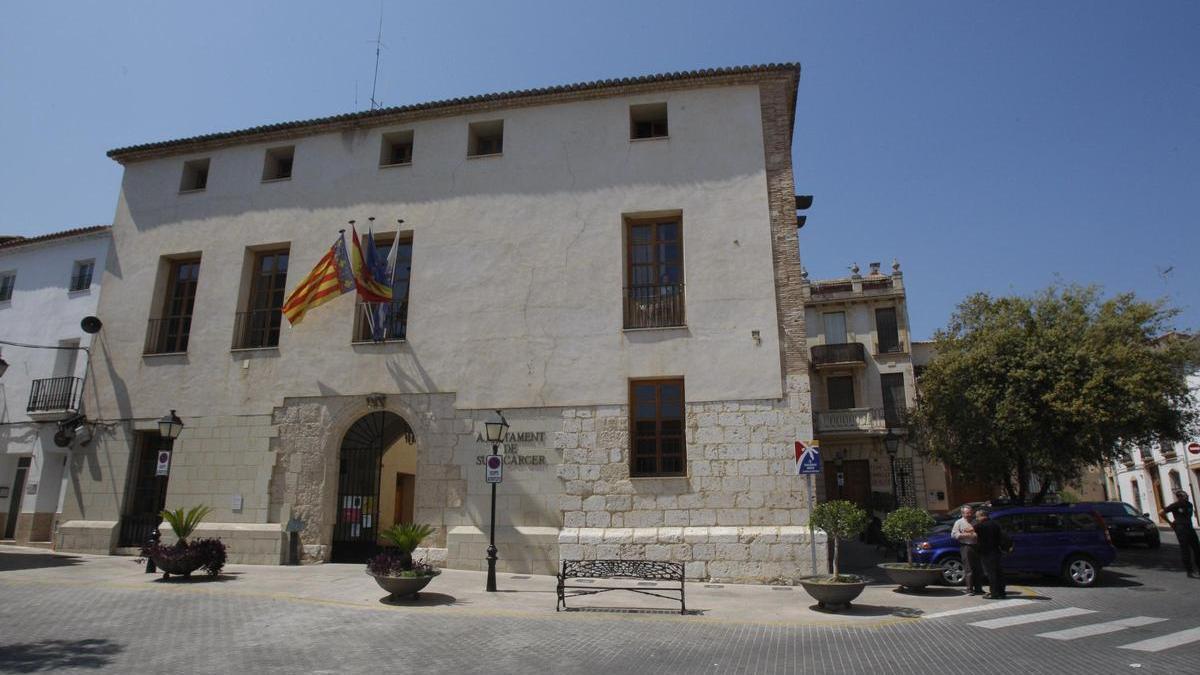 El palacio de los Condes de Orgaz y Sumacàrcer alberga la casa consistorial.