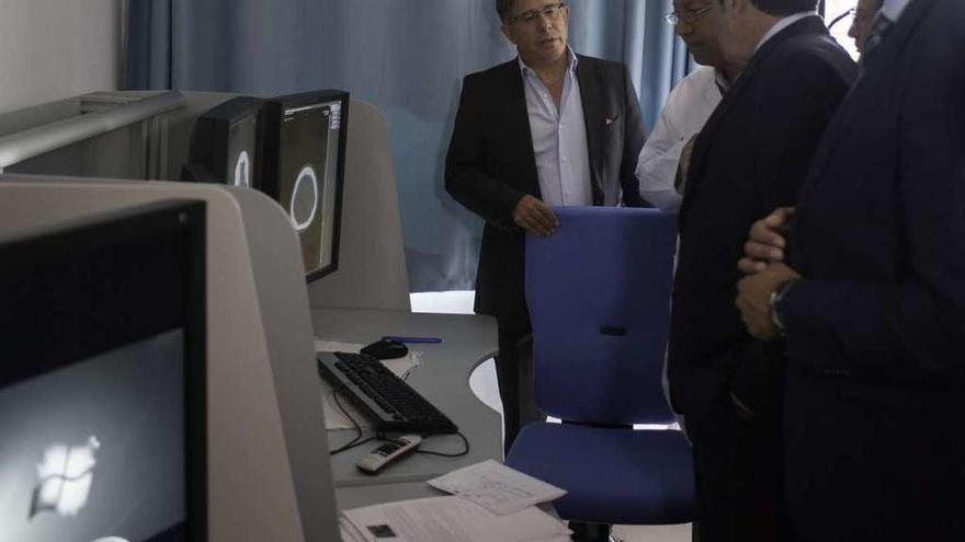 Sala de diagnóstico del Hospital de Benavente durante la visita del consejero en el año 2013