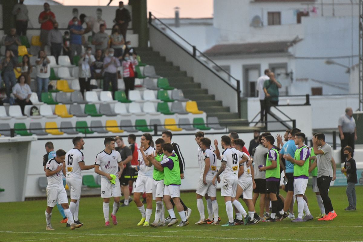 El Pozoblanco logra su primera victoria de la liga en el derbi ante el Salerm Puente Genil