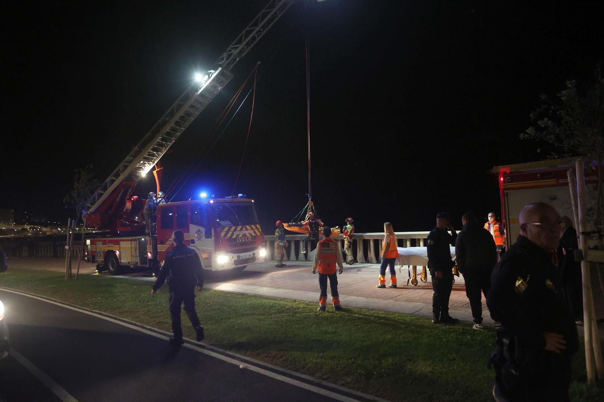Eddahchouri, rescatado tras caer anoche a las rocas en el paseo marítimo de A Coruña