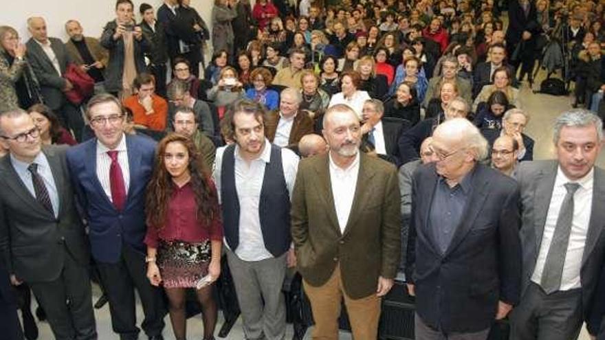 Los alumnos gallegos premian a Márkaris, Reverte y Pedro Feijóo