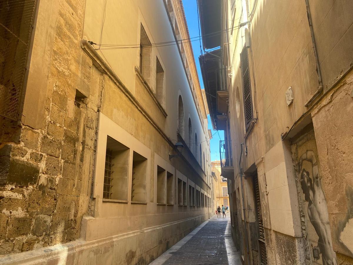 Acceso al colegio desde la Calle Montesión