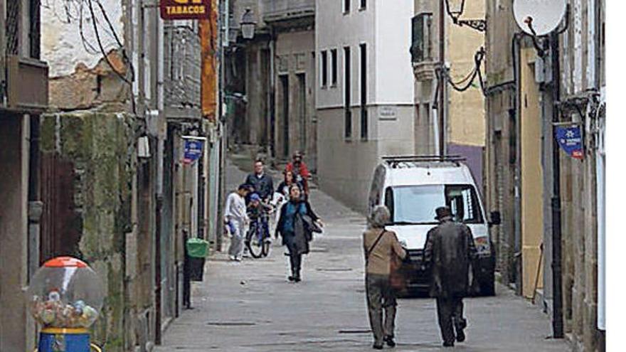 Una de las calles del casco histórico de Ourense.  // Iñaki Osorio