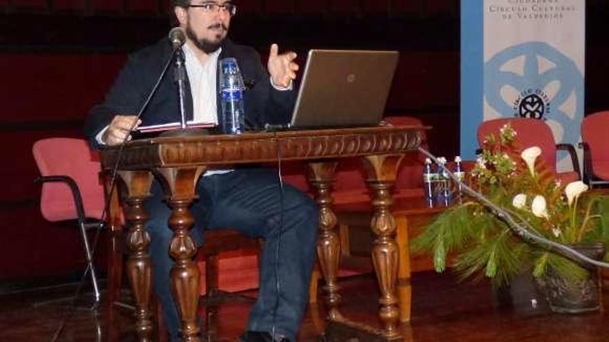 Intervención de Álvaro Solano, ayer, en el monasterio de Valdediós.