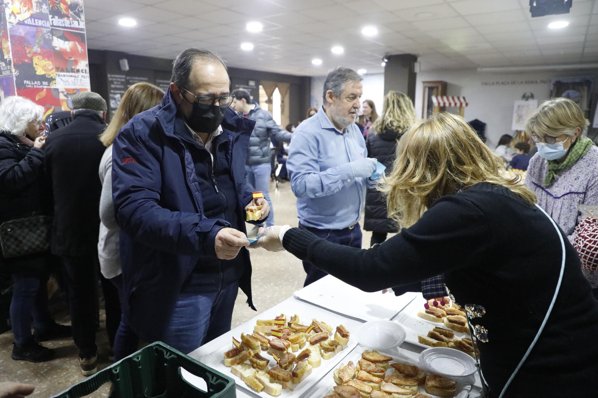 Reina-Paz agota mil torreznos sorianos en el Quinto y Tapa más original de las Fallas