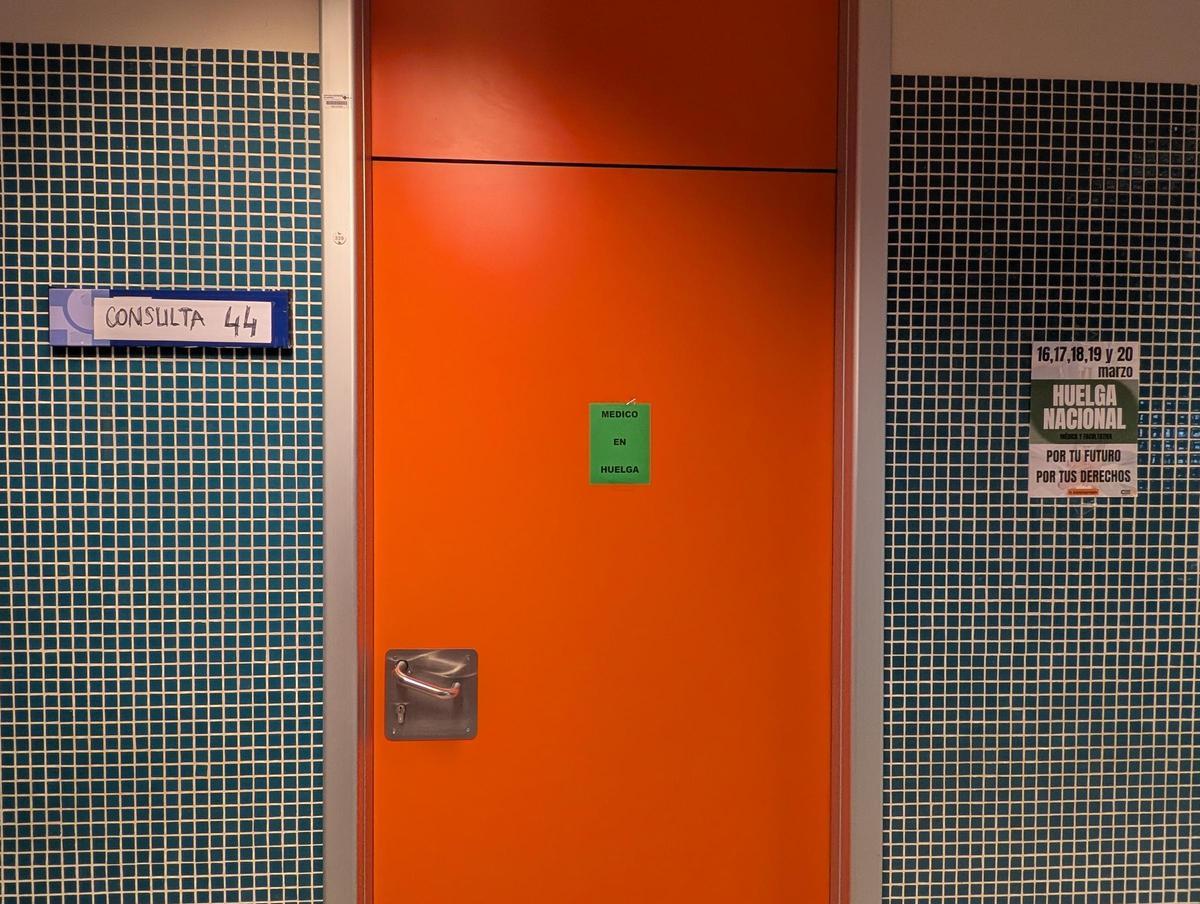 Consulta cerrada por la huelga de médicos