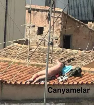 El Cabanyal se rebela contra el turismo incívico: "Estamos hartos de ver gente en calzoncillos"