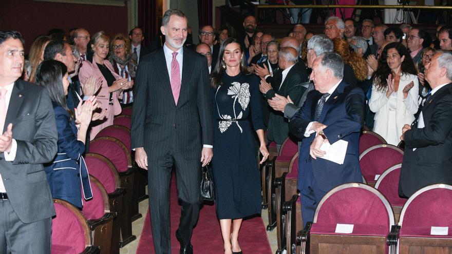 Felipe Vi y la reina Letizia, en un acto en el Ateneo.