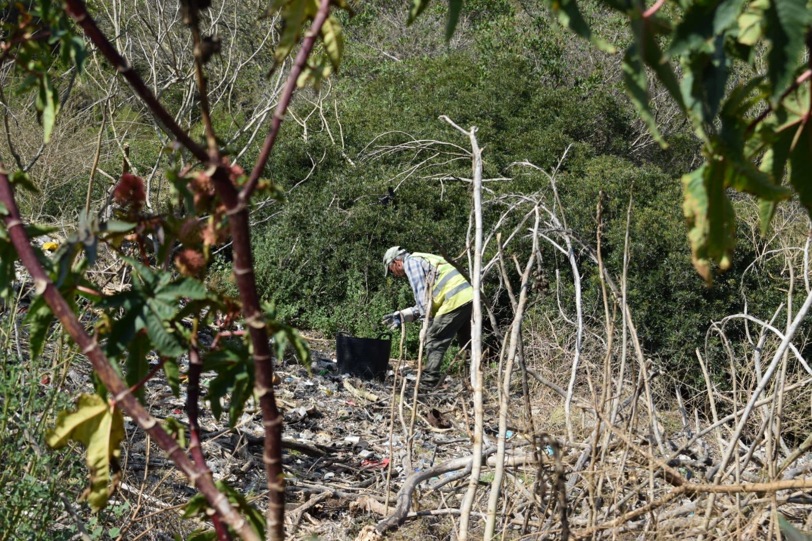 El ayuntamiento de Felanitx recoge veinte toneladas de basura en el vertedero ilegal