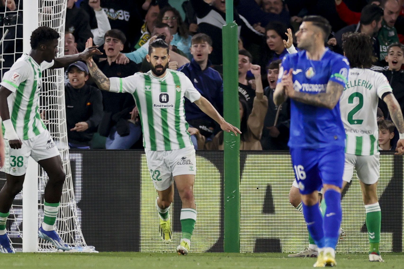 1-1. El Getafe saca un punto del Villamarín tuteando al Betis