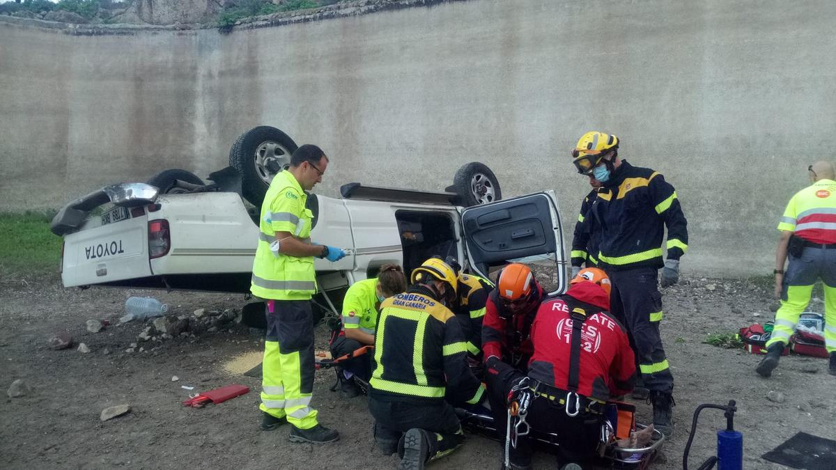 Un todoterreno cae a un estanque en Bañaderos