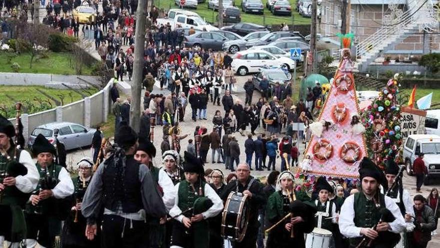 El desfile volvió a reunir a una multitud de vecinos. // A. Hernández