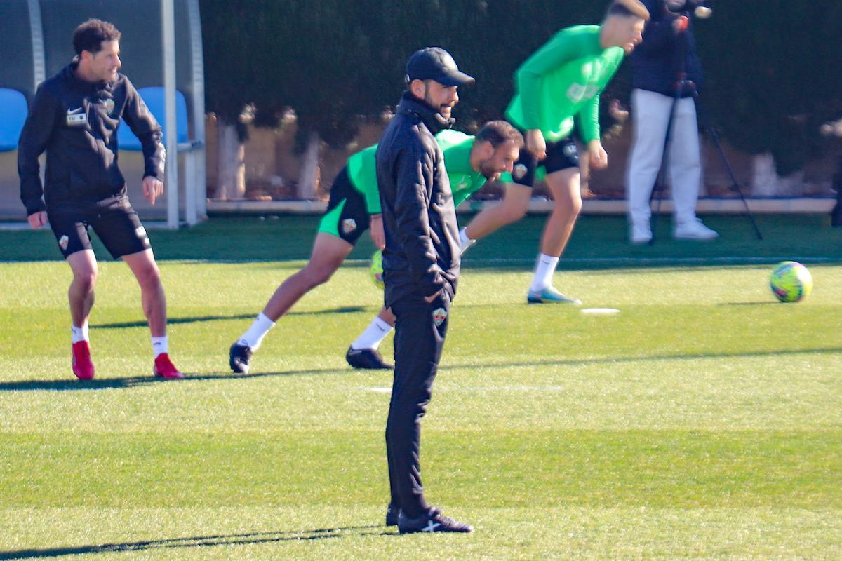 El entrenador del Elche, Pablo Machín, en un entrenamiento reciente