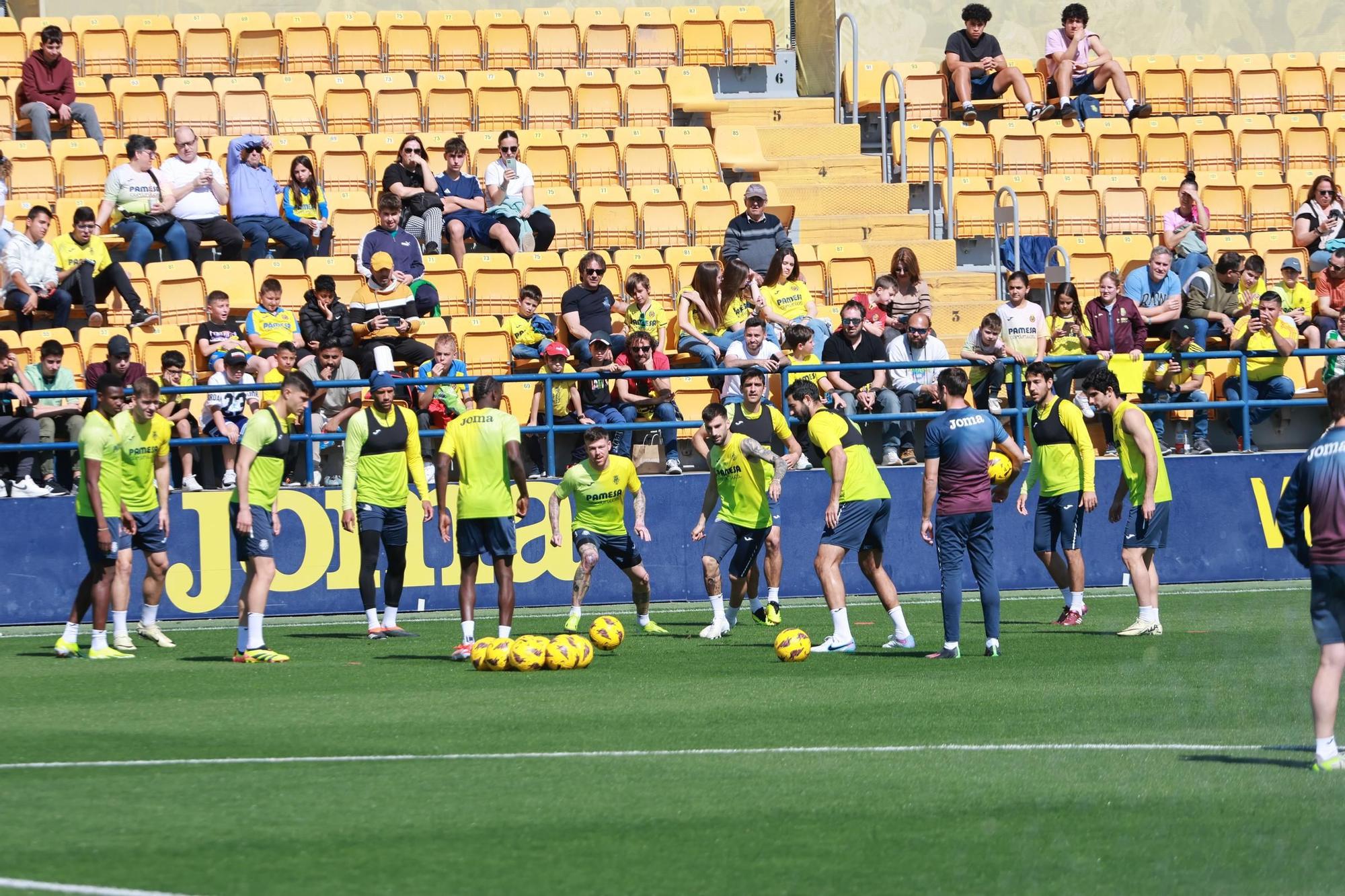 Galería | La afición del Villarreal disfruta con sus ídolos en el entrenamiento de puertas abiertas