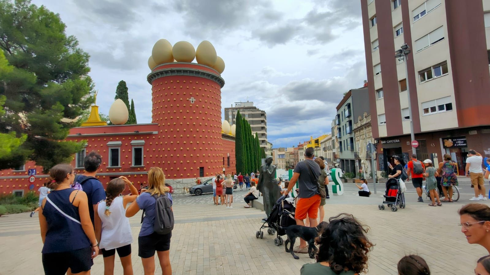 Gran afluència de visitants a la ciutat de Figueres
