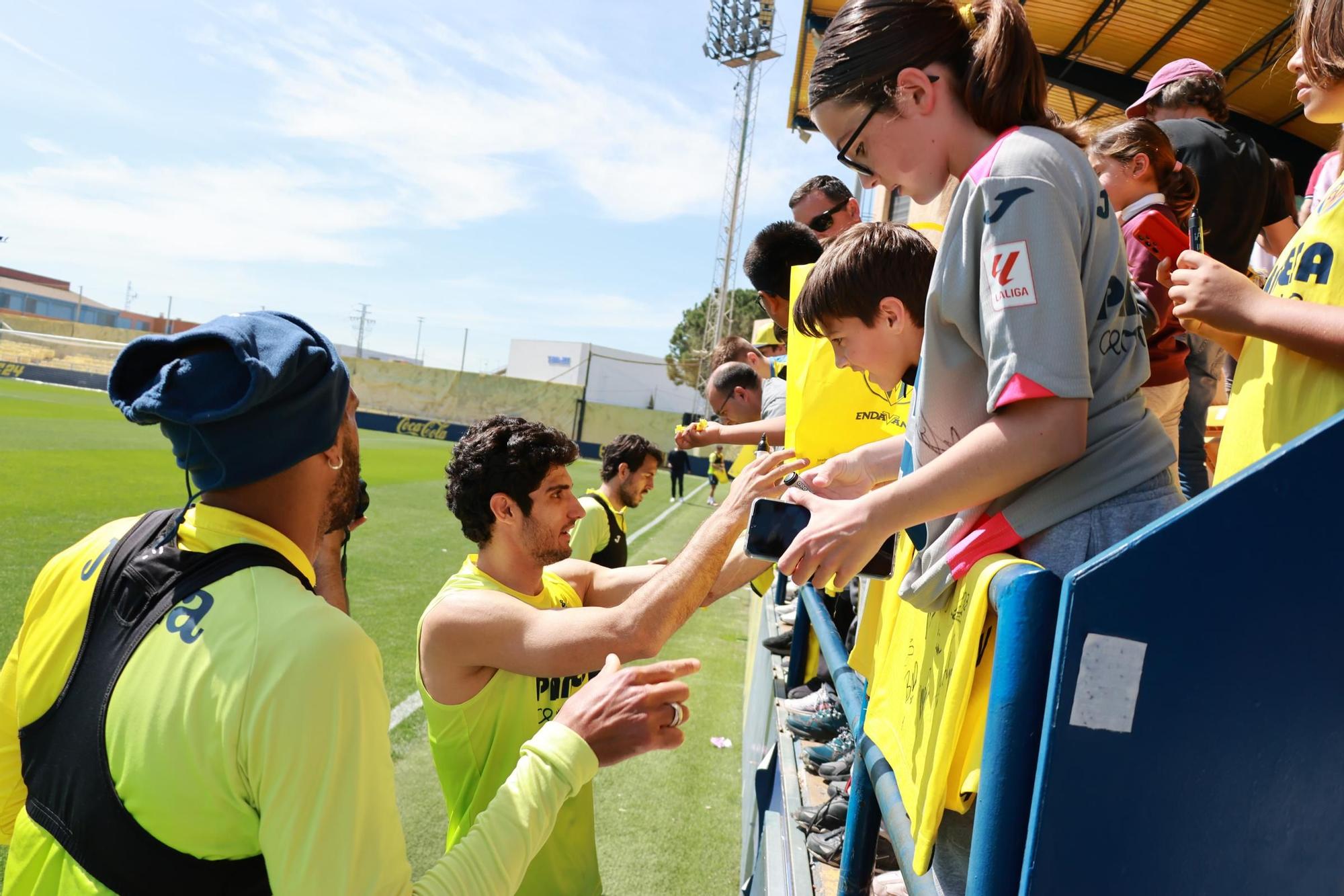 Galería | La afición del Villarreal disfruta con sus ídolos en el entrenamiento de puertas abiertas