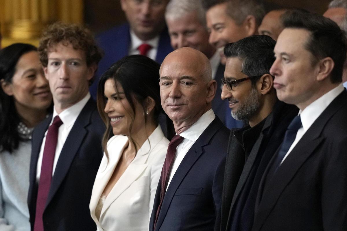Mark Zuckerberg, Lauren Sánchez, Jeff Bezos, Sundar Pichai y Elon Musk.