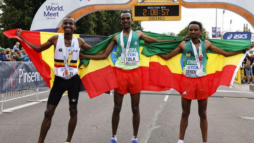 El etíope Tola da una lección en el maratón