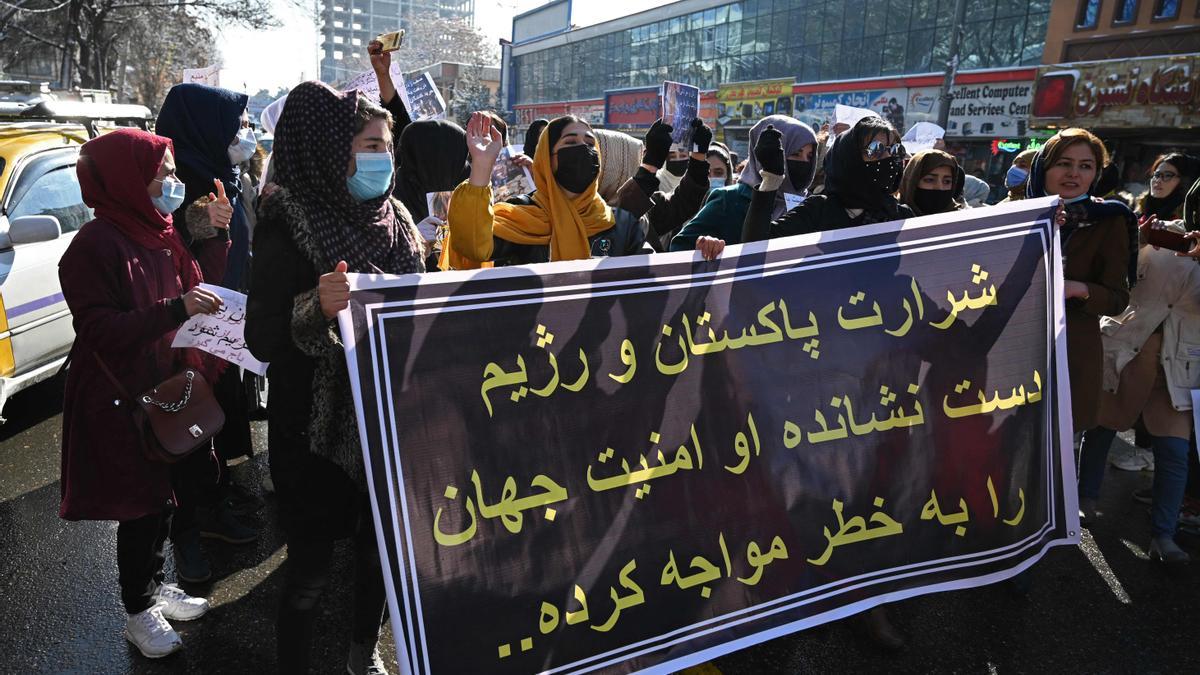Protesta de mujeres afganas en Kabul en diciembre del 2021