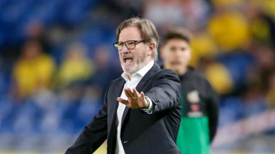 Juan Antonio Anquela, técnico del Oviedo, durante un partido reciente de los azules.