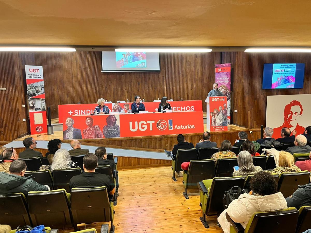 Un momento de la intervención del alcalde de Siero, Ángel García, en el congreso de UGT Asturias.