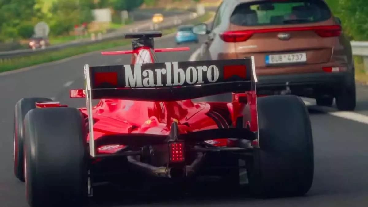 Detienen al 'piloto fantasma' del Ferrari de F1 que circulaba por carreteras y autovías europeas