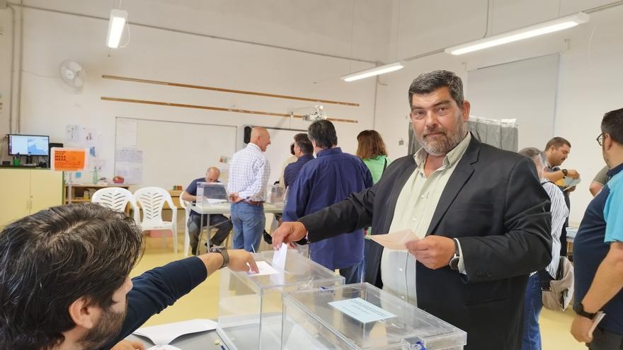 Pedro Bestard, candidato de Vox al Consell, vota en Pòrtol