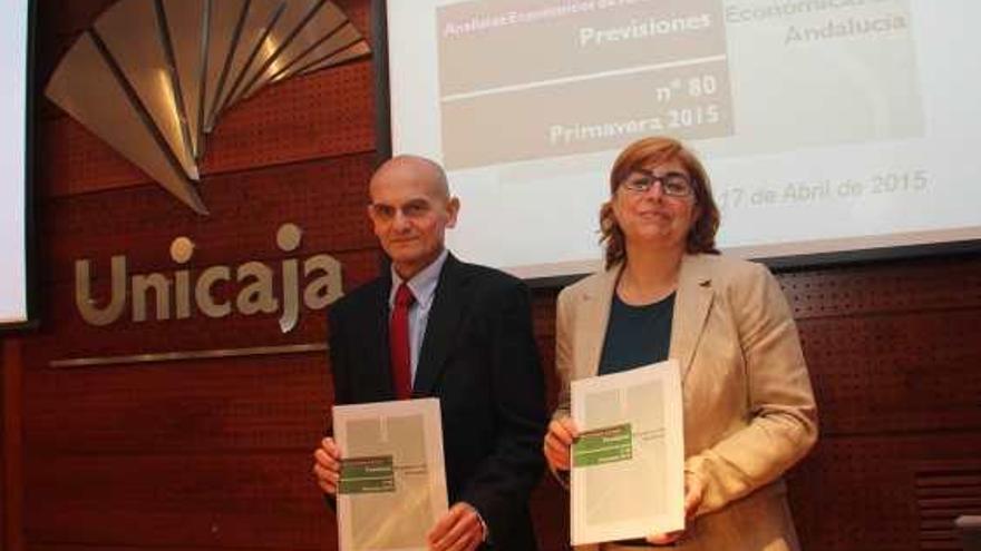 García Navas y Becerra, ayer en la presentación del informe.