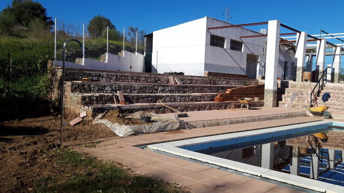 La zona de la piscina municipal de Portezuelo es objeto de obras de adecuación.