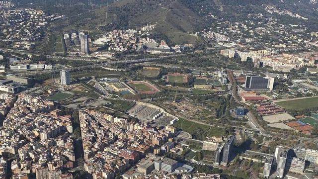 Vista aèria de l’Hospitalet i la zona del futur Hospital Clínic. | EL PERIÓDICO