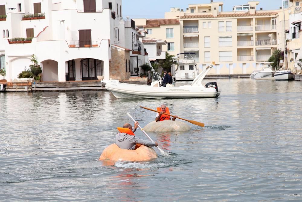 Carabasses gegants als canals d'Empuriabrava