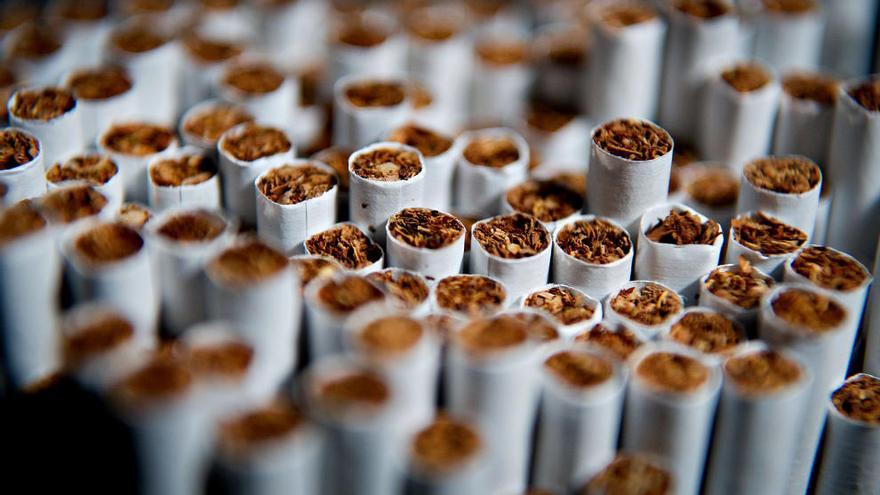 La OMS pide elevar los impuestos del tabaco.