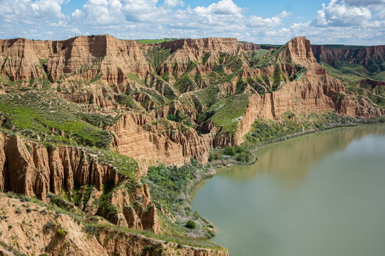 El embalse de Castrejón en las Barrancas del Burujón