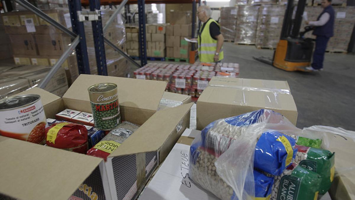 Productos en un almacén del Banco de Alimentos de Barcelona.