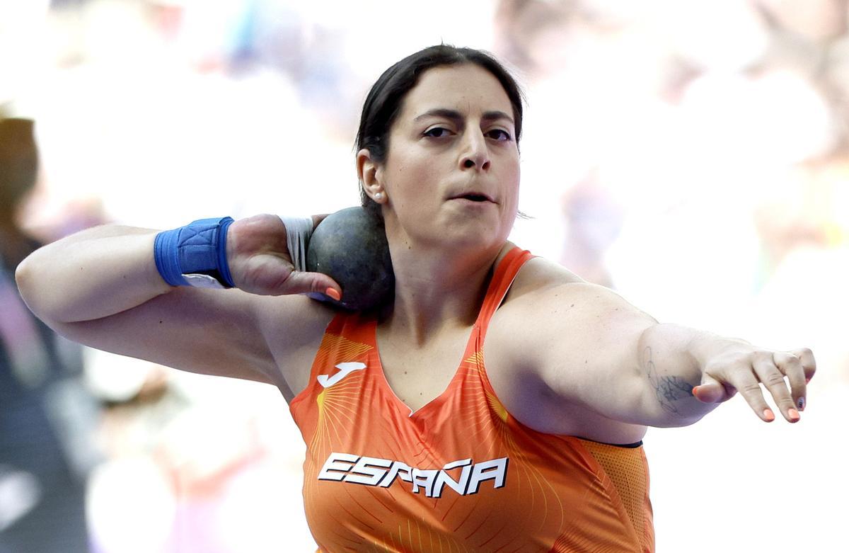 Maria Belen Toimil en la clasificación de lanzamiento de peso.