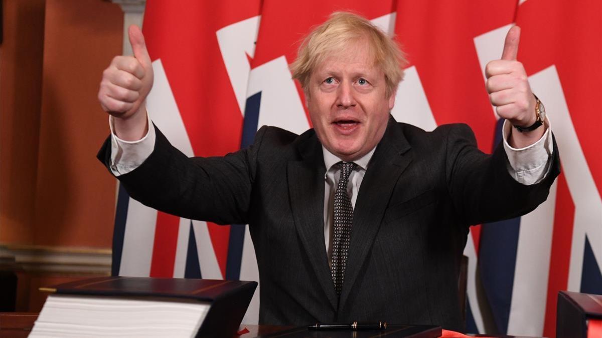 Britain s Prime Minister Boris Johnson gives a double thumbs up after signing the Trade and Cooperation Agreement between the UK and the EU  the Brexit trade deal  at 10 Downing Street in central London on December 30  2020  - British Prime Minister Boris Johnson on Wednesday signed a post-Brexit trade deal with the European Union  acclaiming it as the start of a  wonderful relationship  across the Channel   It s an excellent deal for this country but also for our friends and partners   he said at the signing in Downing Street  after EU chiefs Ursula von der Leyen and Charles Michel earlier had themselves inked the 1 246-page Trade and Cooperation Agreement  (Photo by Leon Neal   POOL   AFP)