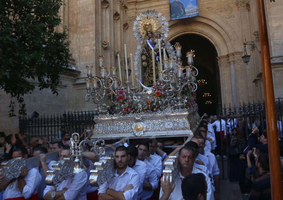 La Virgen del Carmen de Pedregalejo preside el Rosario de las Glorias