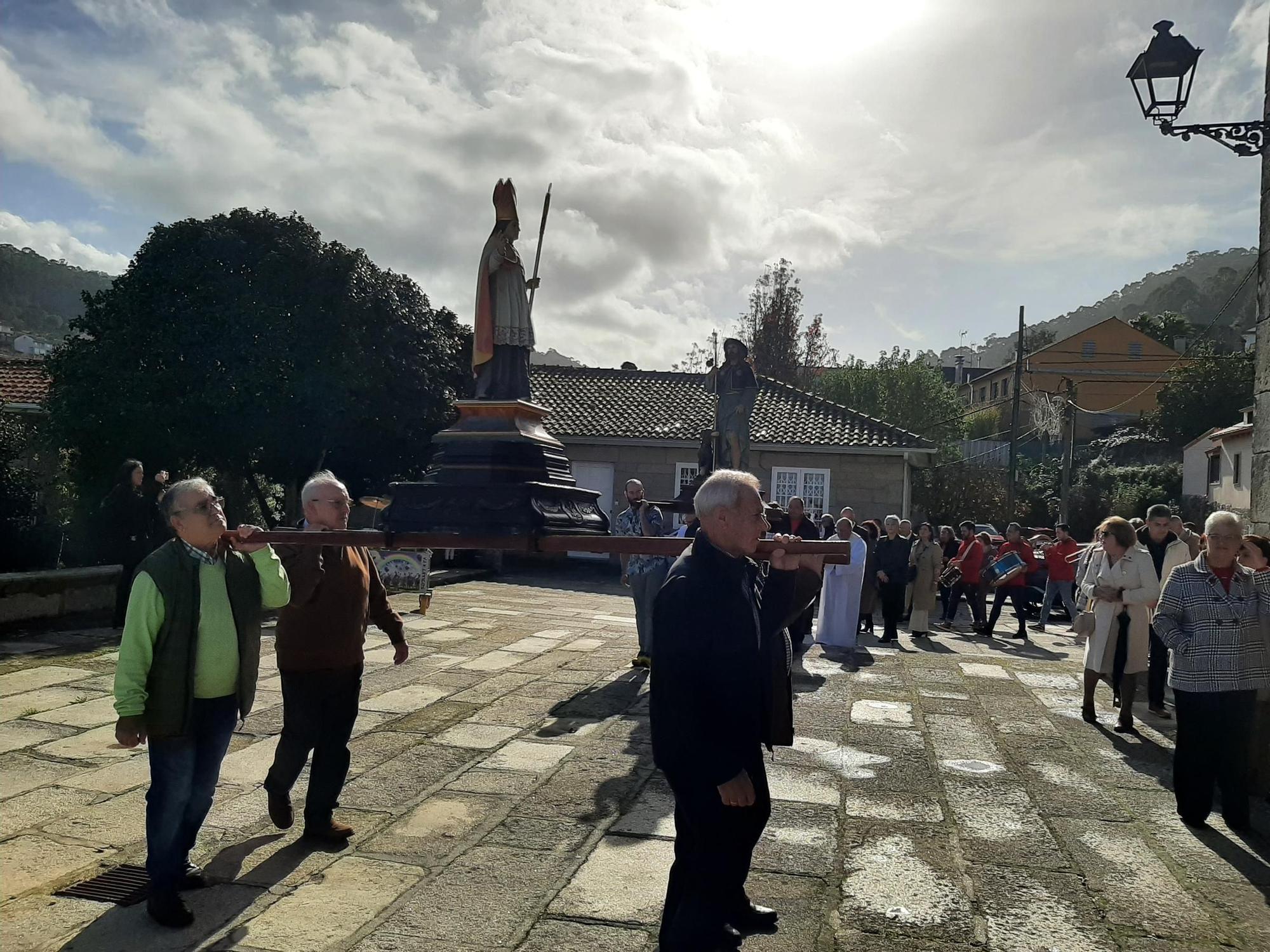 Las procesiones por el San Martiño de Moaña y Bueu aprovechan la tregua de la lluvia