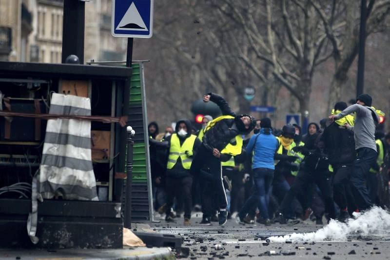 Protesta multitudinaria de los chalecos amarillos