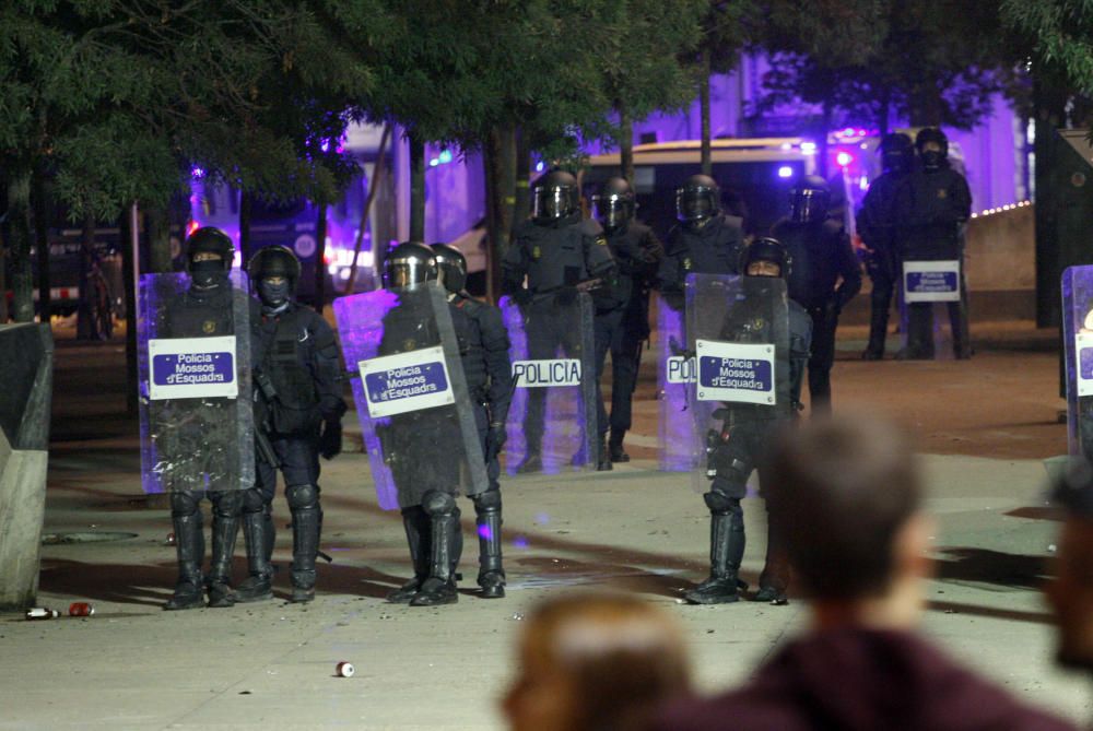 Galeria de fotos: Enfrontaments a Girona entre manifestants i policia