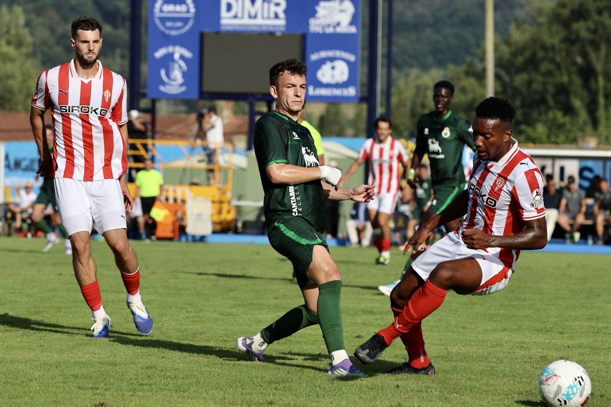 EN IMÁGENES: Amistoso de pretemporada en Grado entre Sporting y Racing de Santander