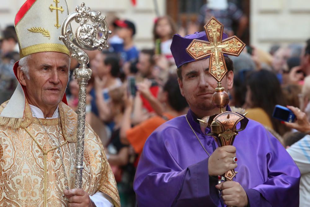 La cabalgata histórica ha puesto fin a la semana grande de la ciudad con la recreación de la toma de Málaga por los Reyes Católicos en 1487, un acontecimiento que motiva los festejos de agosto